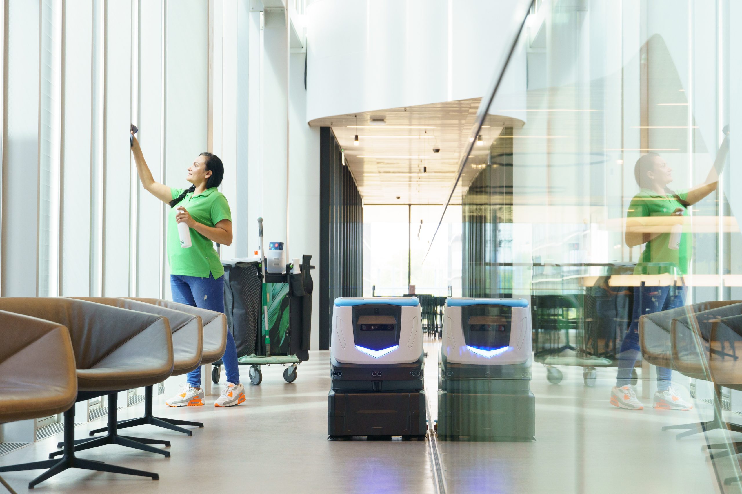 Robotstofzuiger SAM desinfecteert de vloeren